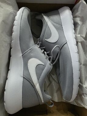 Nike Men's Gray and White Mesh Casual Sneakers